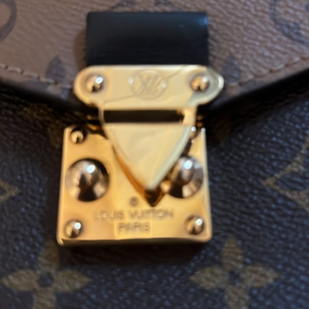 Louis Vuitton AUTHENTIC  Reversible Pochette Métis - Picture 4 of 9